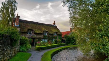 Quaint Countryside Cottage by a Serene Pond wallpaper