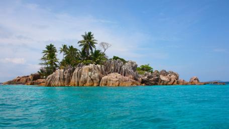 Tropical Paradise Escape in Seychelles wallpaper
