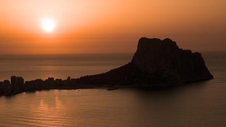 Sunset Tranquility by the Seaside wallpaper