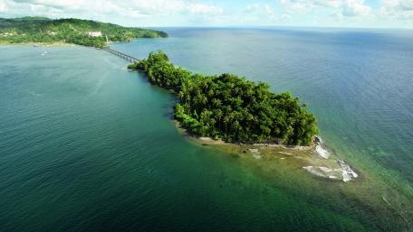 Island Serenity from Above: Aerial Beauty wallpaper