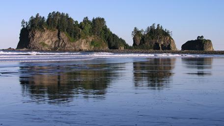 Majestic Island Reflections on Tranquil Shores wallpaper