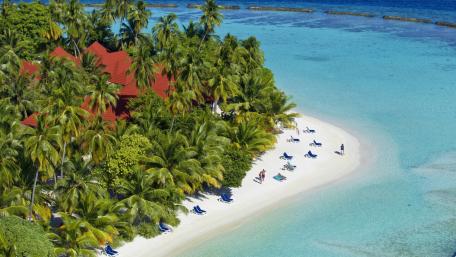 Tropical Escape in Kurumba Maldives Paradise wallpaper