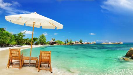 Serene Coastal Escape in 4K Clarity wallpaper