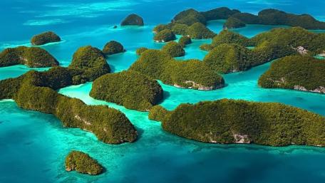 Raja Ampat's Pristine Paradise Islands and Oceanscape wallpaper