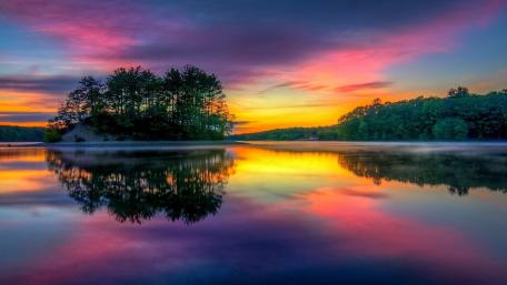 Colorful Dusk Reflections Over Tranquil Islet wallpaper