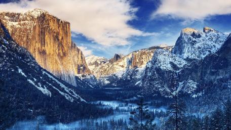 Majestic Winter Wonderland in Yosemite Valley wallpaper