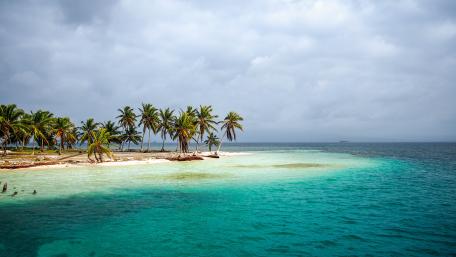 Tropical Island Escape in 4K Clarity wallpaper