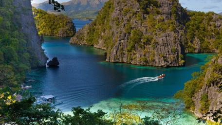 Kayangan Lake Tranquil Beauty in Coron wallpaper