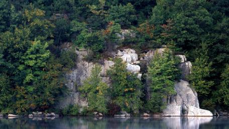 Rocky Cliff Reflections by the Serene Lake wallpaper