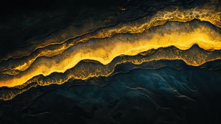 Golden Horizon Waves in 4K Glory wallpaper