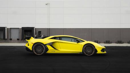 Lamborghini Aventador in Radiant Yellow Glory wallpaper