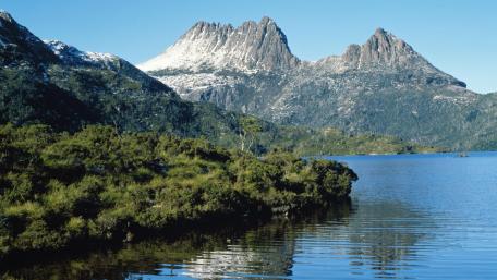 Cradle Mountain's Majestic Beauty in Tasmania's Wilderness wallpaper