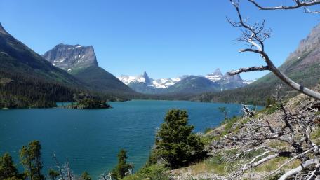 Serene Views of Saint Mary Lake wallpaper