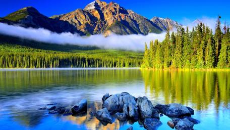 Spectacular Sunrise Over Pyramid Lake's Tranquil Waters and Mountains wallpaper