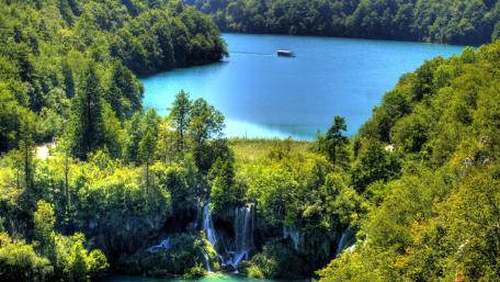 Waterfall Paradise in Plitvice Lakes National Park wallpaper
