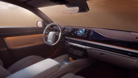 Luxury Comfort Redefined in Hyundai Grandeur Interior wallpaper