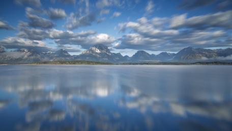 Jackson Lake Tranquility in Wyoming's Peaks wallpaper
