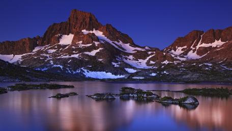 Thousand Island Lake Serenity at Dusk wallpaper