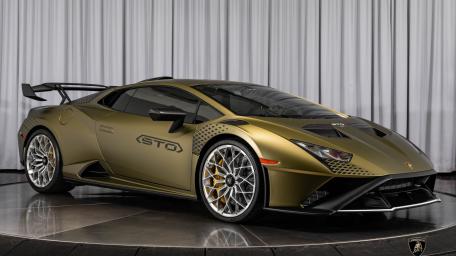 Lamborghini Huracan STO in Striking Gold wallpaper