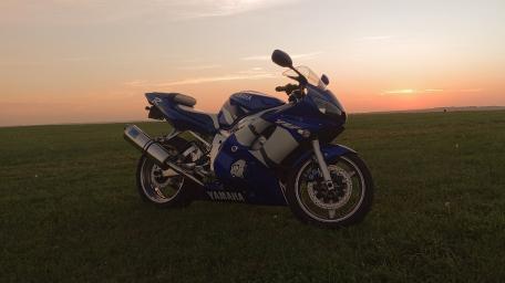 Yamaha R6 in Serene Sunset Setting wallpaper