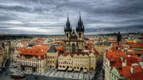 Týn Church Majestic Amidst Prague's Historic Charm wallpaper