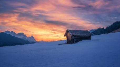 Winter's Serenity in a Snowy Cabin Landscape wallpaper