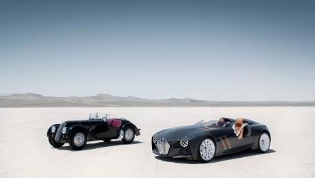 Old and New BMW Elegance on Display wallpaper