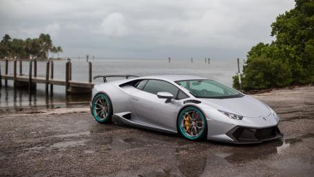 Lamborghini Huracan by the Waterfront wallpaper