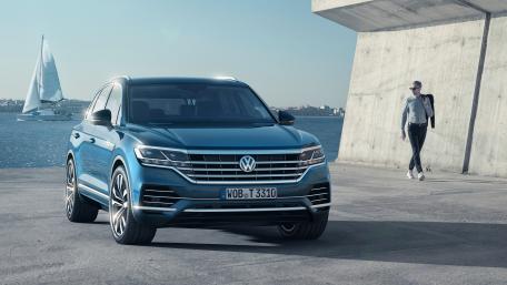 Volkswagen SUV by the Waterfront wallpaper