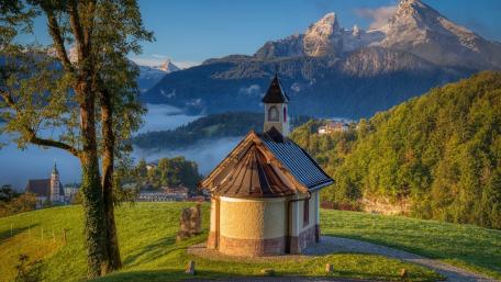 Scenic Beauty at Kirchleitn Kapelle wallpaper