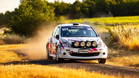 Clio R3 headlight bar wallpaper