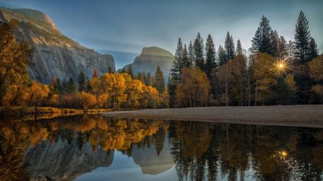 Yosemite's Autumn Elegance: Half Dome Reflection wallpaper