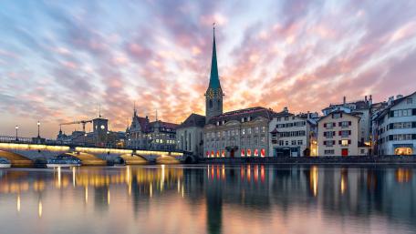 Fraumünster Church at Sunset in Zurich wallpaper