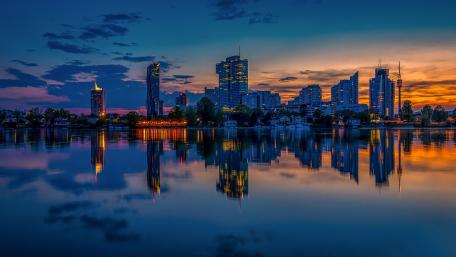Twilight Symphony Over Vienna's Skyline at Dusk wallpaper