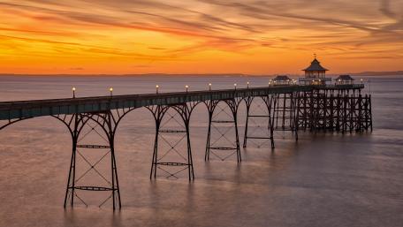 Sunset Serenity at Clevedon Pier wallpaper