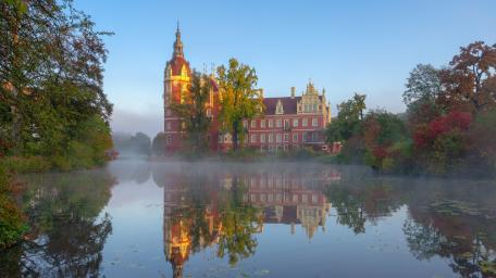 Misty Autumn at Muskauer Park Castle wallpaper