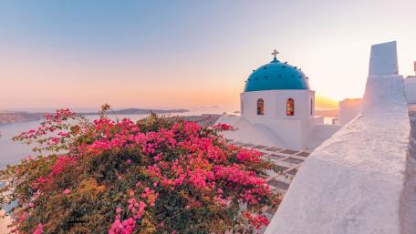 Santorini's Serene Beauty at Sunset wallpaper