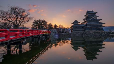 Matsumoto Castle at Tranquil Dusk wallpaper