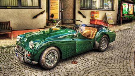 Vintage Elegance on Cobblestone Streets wallpaper