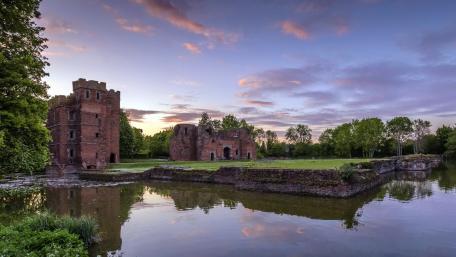 Ruins of Kirby Muxloe Castle at Sunset wallpaper