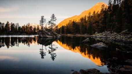 Lago di Saoseo's Tranquil Reflection Escape wallpaper