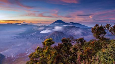 Mount Bromo's Majestic Morning Glow wallpaper