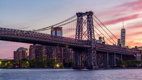Williamsburg Bridge at Dusk in New York City wallpaper