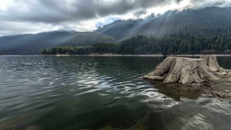 Serene Lake in Majestic Valley wallpaper