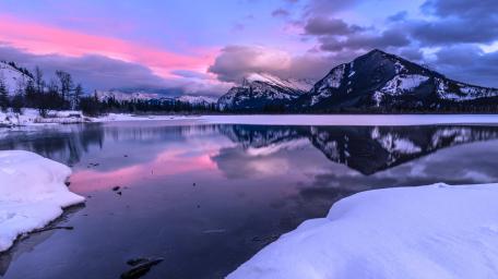 Winter’s Tranquility at Vermilion Lakes wallpaper