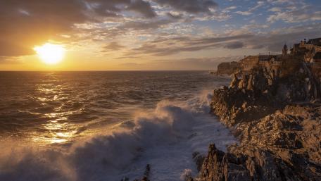 Golden Sunset over Rocky Coastal Waves wallpaper