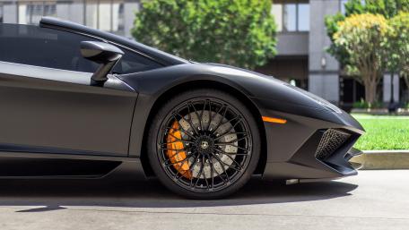 Lamborghini Aventador Elegance in Stunning 5K wallpaper
