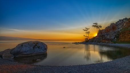 Sunset Serenity by the Bay Shore wallpaper