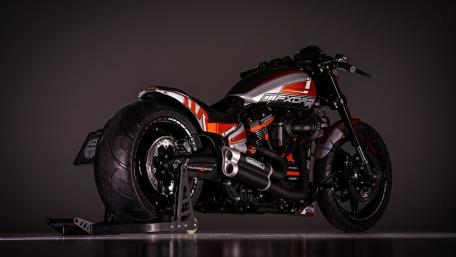 Sleek Thunderbike Chopper Design in Dynamic Style wallpaper