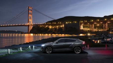 Lamborghini Urus at San Francisco Twilight wallpaper